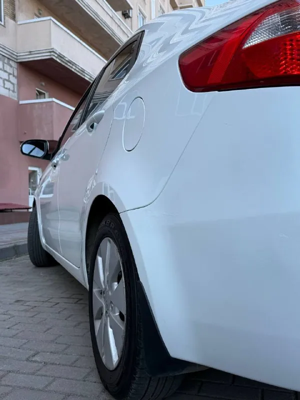Продам kia rio 1.6 at 2013 года в донецке. пред максимальная комплектация. — пробег 180.000тыс. км — все заводские герметики на месте, кузов ровный без вмятин, после детейлинга —регулярное то — хорошая летняя резина —машина в отличном состоянии как внешне, так и технически. — залито свежее масло, фильтра, колодки, ✔️климат контроль ✔️подогрев сидений ✔️обогрев руля ✔️обогрев зоны дворников ✔️aux, usb, mp3 ✔️электро зеркала ✅зеркало с регистратором ✅камера заднего вида —двигатель работает отлично, тянет на отлично, масло не расходует, не дымит и не троит. —акпп работает отлично. ходовая часть в полном порядке, ничего не стучит, не гремит. тормозная система обслужена — салон в отличном состоянии, ничего не затерто, все работает, все включается. — за машиной очень хорошо следили. — полный пакет документов, без штрафов, залогов. 💰💰💰845.000 тыс. руб 📞 +79493175279 - фотография - 4