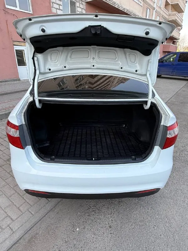 Продам kia rio 1.6 at 2013 года в донецке. пред максимальная комплектация. — пробег 180.000тыс. км — все заводские герметики на месте, кузов ровный без вмятин, после детейлинга —регулярное то — хорошая летняя резина —машина в отличном состоянии как внешне, так и технически. — залито свежее масло, фильтра, колодки, ✔️климат контроль ✔️подогрев сидений ✔️обогрев руля ✔️обогрев зоны дворников ✔️aux, usb, mp3 ✔️электро зеркала ✅зеркало с регистратором ✅камера заднего вида —двигатель работает отлично, тянет на отлично, масло не расходует, не дымит и не троит. —акпп работает отлично. ходовая часть в полном порядке, ничего не стучит, не гремит. тормозная система обслужена — салон в отличном состоянии, ничего не затерто, все работает, все включается. — за машиной очень хорошо следили. — полный пакет документов, без штрафов, залогов. 💰💰💰845.000 тыс. руб 📞 +79493175279 - фотография - 7