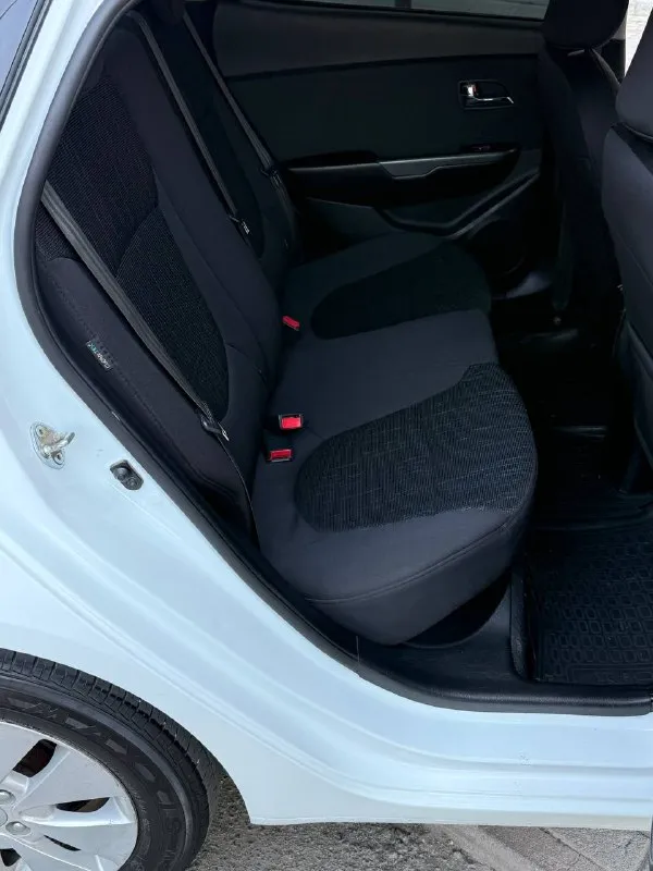 Продам kia rio 1.6 at 2013 года в донецке. пред максимальная комплектация. — пробег 180.000тыс. км — все заводские герметики на месте, кузов ровный без вмятин, после детейлинга —регулярное то — хорошая летняя резина —машина в отличном состоянии как внешне, так и технически. — залито свежее масло, фильтра, колодки, ✔️климат контроль ✔️подогрев сидений ✔️обогрев руля ✔️обогрев зоны дворников ✔️aux, usb, mp3 ✔️электро зеркала ✅зеркало с регистратором ✅камера заднего вида —двигатель работает отлично, тянет на отлично, масло не расходует, не дымит и не троит. —акпп работает отлично. ходовая часть в полном порядке, ничего не стучит, не гремит. тормозная система обслужена — салон в отличном состоянии, ничего не затерто, все работает, все включается. — за машиной очень хорошо следили. — полный пакет документов, без штрафов, залогов. 💰💰💰845.000 тыс. руб 📞 +79493175279 - фотография - 9