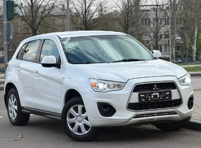 Продам mitsubishi asx рестайлинг год выпуска:2015 объём двигателя:1.6.v16 кпп механическая родной пробег:114.000 км один собственник, девушка. автомобиль в родном окрасе! состояние кузова идеальное рыжиков, корозии и прочих нюансов нет все технические обслуживание проводились исключительно у официального дилера, с соблюдением всех сроков. авто в отличном состоянии как технически, так и визуально. комплектация: бортовой компьютер, подогрев сидений,4 стеклоподъемника, кондиционер, электро зеркала, противотуманные фары, камера заднего вида, подогрев стекл, abs esp, aux bluetooth, полный комплект ключей и много чего прочего для комфортного вождения по документам любой вид оформления автотека кристально чистая, ✅ цена:1.085.000 г. донецк номер телефона: +7949-126-88-71 - фотография - 1