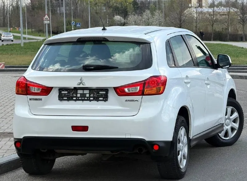 Продам mitsubishi asx рестайлинг год выпуска:2015 объём двигателя:1.6.v16 кпп механическая родной пробег:114.000 км один собственник, девушка. автомобиль в родном окрасе! состояние кузова идеальное рыжиков, корозии и прочих нюансов нет все технические обслуживание проводились исключительно у официального дилера, с соблюдением всех сроков. авто в отличном состоянии как технически, так и визуально. комплектация: бортовой компьютер, подогрев сидений,4 стеклоподъемника, кондиционер, электро зеркала, противотуманные фары, камера заднего вида, подогрев стекл, abs esp, aux bluetooth, полный комплект ключей и много чего прочего для комфортного вождения по документам любой вид оформления автотека кристально чистая, ✅ цена:1.085.000 г. донецк номер телефона: +7949-126-88-71 - фотография - 4