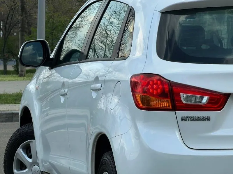 Продам mitsubishi asx рестайлинг год выпуска:2015 объём двигателя:1.6.v16 кпп механическая родной пробег:114.000 км один собственник, девушка. автомобиль в родном окрасе! состояние кузова идеальное рыжиков, корозии и прочих нюансов нет все технические обслуживание проводились исключительно у официального дилера, с соблюдением всех сроков. авто в отличном состоянии как технически, так и визуально. комплектация: бортовой компьютер, подогрев сидений,4 стеклоподъемника, кондиционер, электро зеркала, противотуманные фары, камера заднего вида, подогрев стекл, abs esp, aux bluetooth, полный комплект ключей и много чего прочего для комфортного вождения по документам любой вид оформления автотека кристально чистая, ✅ цена:1.085.000 г. донецк номер телефона: +7949-126-88-71 - фотография - 5