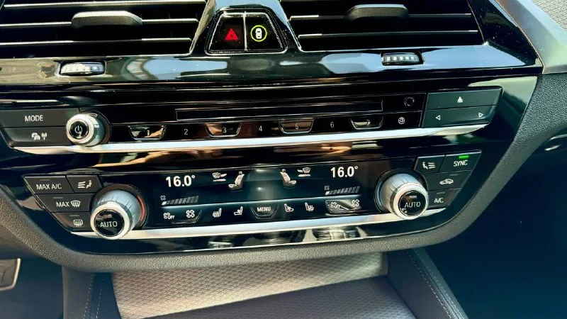 Продам bmw 540d xdrive (3 литра 320л. с., полный привод), 2019 г. в. цена: 4,690,000₽ торг. пробег 98 тыс. км. во владении с июня 23 года, есть bmw air (данные машины в германии, пробег, комплектация). автомобиль целый, без дтп и окрасов, все стекла заводские. машина вся оклеена в бронепленку (shadow guard) и покрыта керамикой (krytex), также оклеены глянцевые элементы в салоне и монитор мультимедиа с приборной панелью. два комплекта оригинальных ковров. немного о комплектации: - адаптивные led фары - датчики мертвых зон - проекция на лобовое - 4-х зонный климат - подогрев/вентиляция, память передних сидений - подогрев задних сидений - ломающиеся спинки передних сидений - электропривод крышки багажника (+открытие взмахом ноги) - заводской м пакет - адаптивный круиз контроль, удержание в полосе - датчик дождя/света - парктроник 360 - камера заднего вида - заводской shadow line - тормоза м performance автомобиль обс 📲 tg: виталий 📞 звоните: +7(949)3509152 - фотография - 9