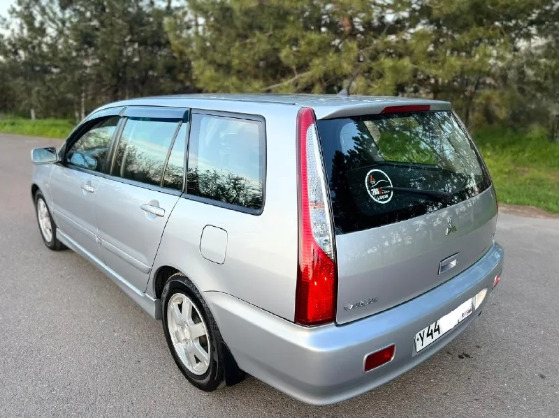 Продам mitsubishi lancer lx рестайлинг в состоянии близко к новому автомобилю! 1.6л. бензин. мкпп. семейный универсал. куплена в 2007 году в автосалоне. пробег 141.тыс. км. один единственный владелец! за всю жизнь (была в одной семье). птс оригинал. сборка япония. комплектация: кондиционер(заправлен). гидроусилитель руля. подушки безопасности airbag. система abs. система esp. подогрев сидений. эл регулировка зеркал с обогревом. все эл. стеклоподъемники с доводчиками. кожаный руль. противотуманные фары. заводские титановые диски r15. доп установлена сигнализация. магнитола с качественной акустикой. новая летняя резина formula. 195/60/15. новому хозяину для приятной езды есть всё, докупать ничего не придётся. кузов оцинкован! обработана. донецк 💰цена 615.000₽ 📞 +7 (949) 452-20-26 - фотография - 7