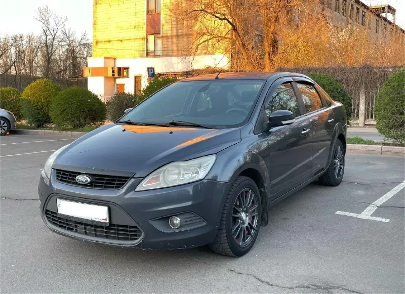 Продам ford focus год выпуска - 2008 объём - 1.6 коробка - механика пробег - 214.000км автомобиль в отличном состоянии, ухоженый не прокуренный салон, по ходовой части не каких вложений не требует, очень вместительная и экономная на красивых дисках, отдам в придачу летнюю резину по комплектации 2стеклоподёмника, кондиционер, подогрев сидений, электро регулировка зеркал, обогрев зеркал, датчик света, стоит заводская магнитола хорошо играет. одним словом машина для себя. цена 565.000 рублей осмотр г. донецк остальное по телефону +79495788575 - фотография - 3