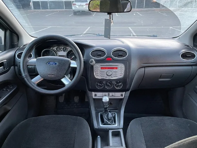 Продам ford focus год выпуска - 2008 объём - 1.6 коробка - механика пробег - 214.000км автомобиль в отличном состоянии, ухоженый не прокуренный салон, по ходовой части не каких вложений не требует, очень вместительная и экономная на красивых дисках, отдам в придачу летнюю резину по комплектации 2стеклоподёмника, кондиционер, подогрев сидений, электро регулировка зеркал, обогрев зеркал, датчик света, стоит заводская магнитола хорошо играет. одним словом машина для себя. цена 565.000 рублей осмотр г. донецк остальное по телефону +79495788575 - фотография - 8