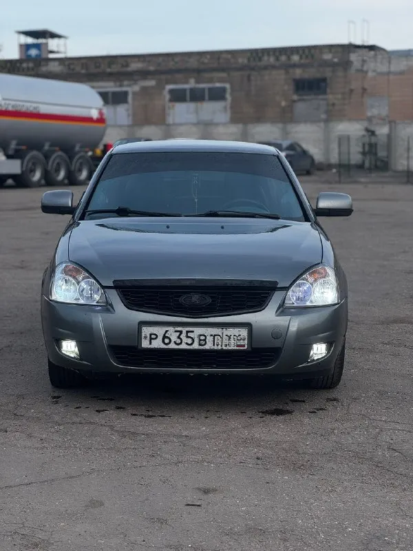 Продам ваз priora 2008г. 1.6 16 клоп. пробег 205000 км (родной) по машине очень много всего сделано, переодета в priora 2, приборка так же от priora 2 2эсп, abs, esp, airbag, эур, цз, bt работает идеально, по ходовой и коробке так же без нареканий, не хрустит, не выбивает выхлоп 4-2-1 stinger стоят led лампы, светят отлично по кузову есть временные рыжики, ни чего серьезного. дно, стаканы, пороги в отличном состоянии. стоят 15е, музыка играет достойно в одних руках с 2019 года документы в порядке, дкп, стс, птс цена 320000₽ торг осмотр макеевка +79493538895 📞 звоните: +7(949)3538895 - фотография - 1