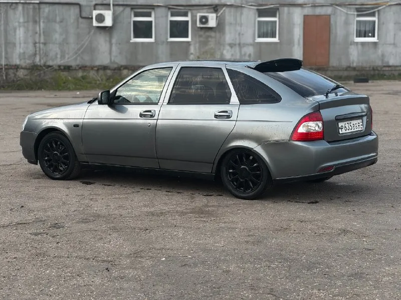 Продам ваз priora 2008г. 1.6 16 клоп. пробег 205000 км (родной) по машине очень много всего сделано, переодета в priora 2, приборка так же от priora 2 2эсп, abs, esp, airbag, эур, цз, bt работает идеально, по ходовой и коробке так же без нареканий, не хрустит, не выбивает выхлоп 4-2-1 stinger стоят led лампы, светят отлично по кузову есть временные рыжики, ни чего серьезного. дно, стаканы, пороги в отличном состоянии. стоят 15е, музыка играет достойно в одних руках с 2019 года документы в порядке, дкп, стс, птс цена 320000₽ торг осмотр макеевка +79493538895 📞 звоните: +7(949)3538895 - фотография - 6
