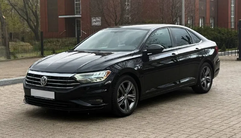 Продам volkswagen jetta 2020 r-line кузов в отличном состоянии мотор работает идеально коробка автомат aisin переключает плавно ходовая часть как новая турбина работает и дует отлично салон ухожен пробег родной 102.000 км комплектация r-line безключевой доступ старт стоп 4 стеклоподъемника кожаный салон, люк, кожаный мультируль, датчик слепых зон круиз-контроль двух зонный климат контроль камера заднего вида подогрев сидений и зеркал мультимедиа с carplay и блютуз документы в порядке, полное переоформление в мрэо любые проверки приветствуются +79496358178 цена-1.870.000 - фотография - 1