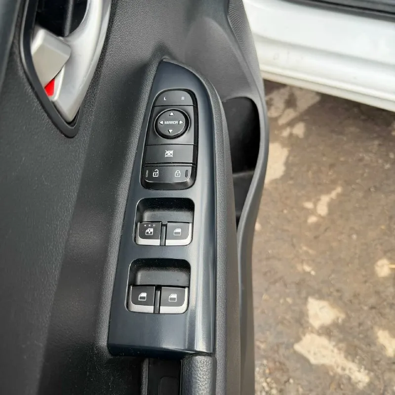 Продам kia rio 1,6 2022 года ! пробег- 78000 км коробка автомат автомобиль в отличном состоянии, мотор и коробка работают без нареканий. комплектация : 4 эсп, кондиционер, мультируль, подогревы передних сидений и руля. дополнительно установлено круиз контроль и диодная оптика. салон в идеале. автомобиль полностью технически обслужен !имеется 2 косметических подкраса. в комплекте имеется летняя резина на дисках. тех. осмотр пройден, документы в порядке, полное переоформление. цена : 1.310000 +79495279549 📞 звоните: +7(949)5279549 - фотография - 8