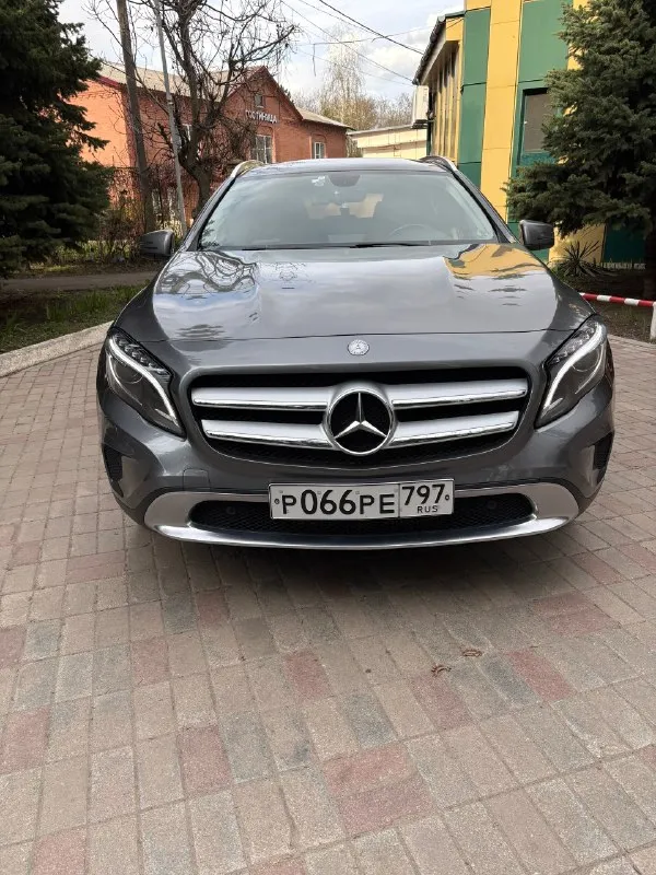 Продается mercedes gla 250. компактный, комфортный кроссовер. 2.0 л 211 л. с. полный привод 4 matic off-road пакет (машина выше обычной версии). - старт-стоп - два ключа - помощь при спуске с горы - открытие двери багажника с кнопки - круговые парктроники - камера заднего вида - автоматический парковщик - электроскладывание зеркал - датчик дождя/света - 2-х зонный климат-контроль - обогрев сидений и зеркал - диски r18 - сидения ковши - контурная подсветка комплект зимних и летних (оригинальных) ковриков и много чего другого… третий авто в семье, не частые выезды в большинстве трасса, экономичный и в тоже время динамичный и комфортный для городской езды. пробег сейчас на авто 114000 км, автомобиль приобретали на пробеге 111000км в рольфе, я собственник, на учете стоит на мне. при покупке в января 2026 г было сделано большое то у оф. дилера mercedes звезда каширки на 240.000 т р, все заказ наряды на руках: заменены масло в заднем редукторе, тормозные диски перед/зад bre 📞 звоните: +7(916)0752288 - фотография - 1