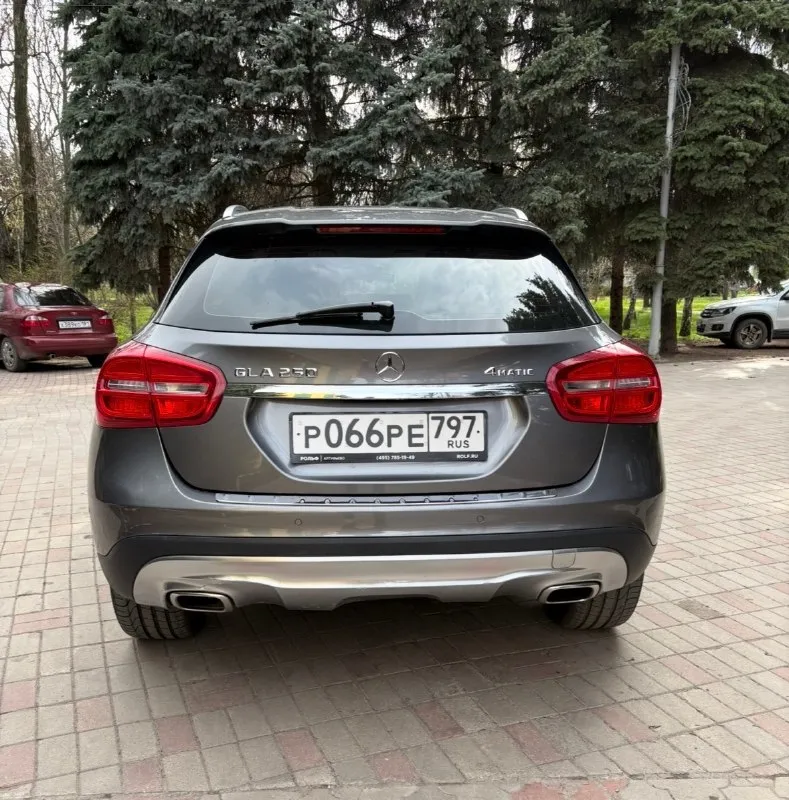 Продается mercedes gla 250. компактный, комфортный кроссовер. 2.0 л 211 л. с. полный привод 4 matic off-road пакет (машина выше обычной версии). - старт-стоп - два ключа - помощь при спуске с горы - открытие двери багажника с кнопки - круговые парктроники - камера заднего вида - автоматический парковщик - электроскладывание зеркал - датчик дождя/света - 2-х зонный климат-контроль - обогрев сидений и зеркал - диски r18 - сидения ковши - контурная подсветка комплект зимних и летних (оригинальных) ковриков и много чего другого… третий авто в семье, не частые выезды в большинстве трасса, экономичный и в тоже время динамичный и комфортный для городской езды. пробег сейчас на авто 114000 км, автомобиль приобретали на пробеге 111000км в рольфе, я собственник, на учете стоит на мне. при покупке в января 2026 г было сделано большое то у оф. дилера mercedes звезда каширки на 240.000 т р, все заказ наряды на руках: заменены масло в заднем редукторе, тормозные диски перед/зад bre 📞 звоните: +7(916)0752288 - фотография - 2