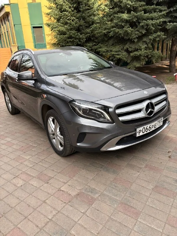 Продается mercedes gla 250. компактный, комфортный кроссовер. 2.0 л 211 л. с. полный привод 4 matic off-road пакет (машина выше обычной версии). - старт-стоп - два ключа - помощь при спуске с горы - открытие двери багажника с кнопки - круговые парктроники - камера заднего вида - автоматический парковщик - электроскладывание зеркал - датчик дождя/света - 2-х зонный климат-контроль - обогрев сидений и зеркал - диски r18 - сидения ковши - контурная подсветка комплект зимних и летних (оригинальных) ковриков и много чего другого… третий авто в семье, не частые выезды в большинстве трасса, экономичный и в тоже время динамичный и комфортный для городской езды. пробег сейчас на авто 114000 км, автомобиль приобретали на пробеге 111000км в рольфе, я собственник, на учете стоит на мне. при покупке в января 2026 г было сделано большое то у оф. дилера mercedes звезда каширки на 240.000 т р, все заказ наряды на руках: заменены масло в заднем редукторе, тормозные диски перед/зад bre 📞 звоните: +7(916)0752288 - фотография - 3