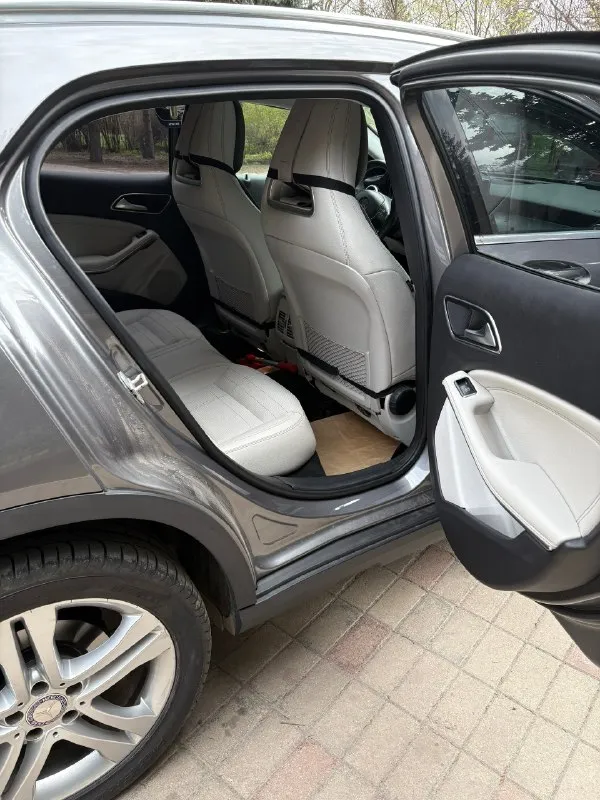 Продается mercedes gla 250. компактный, комфортный кроссовер. 2.0 л 211 л. с. полный привод 4 matic off-road пакет (машина выше обычной версии). - старт-стоп - два ключа - помощь при спуске с горы - открытие двери багажника с кнопки - круговые парктроники - камера заднего вида - автоматический парковщик - электроскладывание зеркал - датчик дождя/света - 2-х зонный климат-контроль - обогрев сидений и зеркал - диски r18 - сидения ковши - контурная подсветка комплект зимних и летних (оригинальных) ковриков и много чего другого… третий авто в семье, не частые выезды в большинстве трасса, экономичный и в тоже время динамичный и комфортный для городской езды. пробег сейчас на авто 114000 км, автомобиль приобретали на пробеге 111000км в рольфе, я собственник, на учете стоит на мне. при покупке в января 2026 г было сделано большое то у оф. дилера mercedes звезда каширки на 240.000 т р, все заказ наряды на руках: заменены масло в заднем редукторе, тормозные диски перед/зад bre 📞 звоните: +7(916)0752288 - фотография - 8
