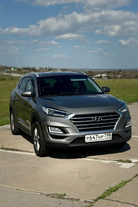 Донецк, цена 1990000 тысяч рублей. hyundai tucson 2.0 at, 2019, рестайлинг. дизель, полный привод. 1 владелец, весь в родной краске. 2 ключ. оригинал птс. в шикарном цвете. все стёкла в круг - оригинал! техника восторг! мотор часики, тяга бешенная. обслужена от и до, все подтверждено заказ нарядами и сервисной книгой. салон отличный. жирная комплектация : кожаный мульти-руль, автосвет, датчик дождя, круиз, блокировка привода, мультимедиа с карплей, старт-стоп, обогрев руля, двух-зонный климат, подогревы сидений, помощь при спуске и множество других функций. технический осмотр пройден. постановка в мрэо. донецк. тел +79495258577 (телеграмм), и +79237869556 📞 🇷🇺 звоните: +7(923)7869556 - фотография - 1