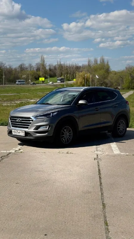 Донецк, цена 1990000 тысяч рублей. hyundai tucson 2.0 at, 2019, рестайлинг. дизель, полный привод. 1 владелец, весь в родной краске. 2 ключ. оригинал птс. в шикарном цвете. все стёкла в круг - оригинал! техника восторг! мотор часики, тяга бешенная. обслужена от и до, все подтверждено заказ нарядами и сервисной книгой. салон отличный. жирная комплектация : кожаный мульти-руль, автосвет, датчик дождя, круиз, блокировка привода, мультимедиа с карплей, старт-стоп, обогрев руля, двух-зонный климат, подогревы сидений, помощь при спуске и множество других функций. технический осмотр пройден. постановка в мрэо. донецк. тел +79495258577 (телеграмм), и +79237869556 📞 🇷🇺 звоните: +7(923)7869556 - фотография - 3