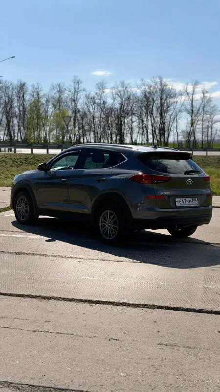 Донецк, цена 1990000 тысяч рублей. hyundai tucson 2.0 at, 2019, рестайлинг. дизель, полный привод. 1 владелец, весь в родной краске. 2 ключ. оригинал птс. в шикарном цвете. все стёкла в круг - оригинал! техника восторг! мотор часики, тяга бешенная. обслужена от и до, все подтверждено заказ нарядами и сервисной книгой. салон отличный. жирная комплектация : кожаный мульти-руль, автосвет, датчик дождя, круиз, блокировка привода, мультимедиа с карплей, старт-стоп, обогрев руля, двух-зонный климат, подогревы сидений, помощь при спуске и множество других функций. технический осмотр пройден. постановка в мрэо. донецк. тел +79495258577 (телеграмм), и +79237869556 📞 🇷🇺 звоните: +7(923)7869556 - фотография - 4