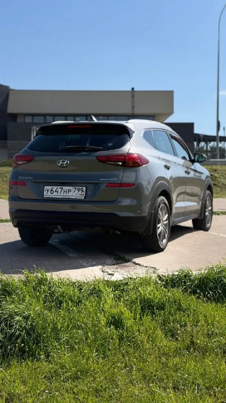 Донецк, цена 1990000 тысяч рублей. hyundai tucson 2.0 at, 2019, рестайлинг. дизель, полный привод. 1 владелец, весь в родной краске. 2 ключ. оригинал птс. в шикарном цвете. все стёкла в круг - оригинал! техника восторг! мотор часики, тяга бешенная. обслужена от и до, все подтверждено заказ нарядами и сервисной книгой. салон отличный. жирная комплектация : кожаный мульти-руль, автосвет, датчик дождя, круиз, блокировка привода, мультимедиа с карплей, старт-стоп, обогрев руля, двух-зонный климат, подогревы сидений, помощь при спуске и множество других функций. технический осмотр пройден. постановка в мрэо. донецк. тел +79495258577 (телеграмм), и +79237869556 📞 🇷🇺 звоните: +7(923)7869556 - фотография - 5
