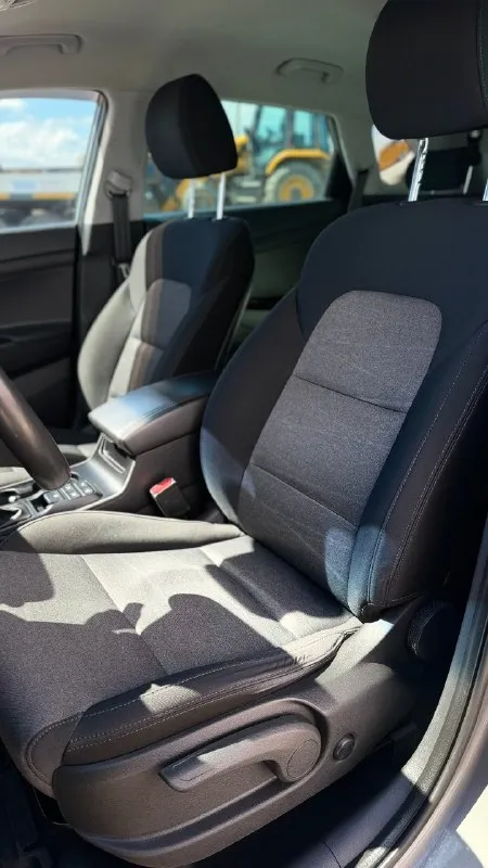 Донецк, цена 1990000 тысяч рублей. hyundai tucson 2.0 at, 2019, рестайлинг. дизель, полный привод. 1 владелец, весь в родной краске. 2 ключ. оригинал птс. в шикарном цвете. все стёкла в круг - оригинал! техника восторг! мотор часики, тяга бешенная. обслужена от и до, все подтверждено заказ нарядами и сервисной книгой. салон отличный. жирная комплектация : кожаный мульти-руль, автосвет, датчик дождя, круиз, блокировка привода, мультимедиа с карплей, старт-стоп, обогрев руля, двух-зонный климат, подогревы сидений, помощь при спуске и множество других функций. технический осмотр пройден. постановка в мрэо. донецк. тел +79495258577 (телеграмм), и +79237869556 📞 🇷🇺 звоните: +7(923)7869556 - фотография - 9