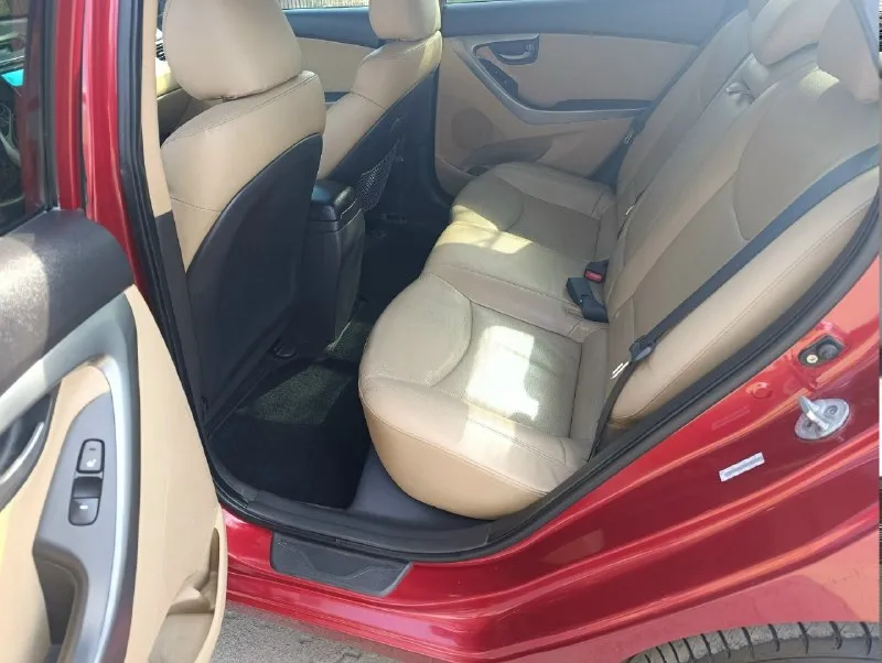 Продам hyundai elantra md 2011 год, акпп, двигатель 1.8 л. собственник, владею с 2020 года. авто был пригнан из америки в 2020 году. машина в хорошем состоянии. пробег на сегодняшний день 130000 миль. полностью обслужена, вложений не требует. предмаксимальная комплектация: -кожаный салон - электро люк -подогревы всех сидений - кондиционер -круиз контроль -громкая связь -4электро стеклоподъёмника -электро усилитель руля -блютуз -abs -esp и многое другое двигатель работает без нареканий, после капитального ремонта прошел около 15000 км. также был заменён комплект цепи грм. акпп 6 ступенчатая, переключает без пинков. масло в коробке менял также 15000 км назад. кондиционер холодит, печка греет. по электрике всё работает. безопастность вся на месте, ошибок на приборке нет никаких. резина на заводских литых дисках r17прошла один сезон. газ пропан вписан в документах и идёт в комплекте с автомобилем( был снят с машины при ремонте двигателя). по документам полный порядок, переоф 📞 звоните: +7(949)0238121 - фотография - 6