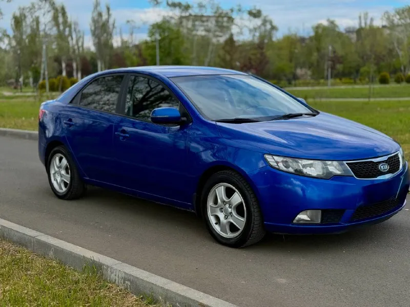 🚙марка: kia cerato ⚙️двигатель:1.6 ⛽️вид топлива:бензин 📅год выпуска:2010 💴цена:785.000.руб(торг-обмен) 🗺️пробег:200.000 км 📦:кпп :механика:6 ступенчатая в продаже надёжно корейский автомобиль в хорошем состоянии вложений никаких не требует весь в заводском окрасе за исключением одного элемента стекла все родные по кузову нету ни жучков ни рыжиков выглядит как на фото автомобиль прошел недавно то техническая часть вся на отлично по комплектации четыре стеклоподъемника электро зеркала датчик дождя датчик света передний подогрева сидений 2 ключа 🔑 все остальные доп вопросы 📞 звоните: пишите +79495000534 есть telegram 📍•город мариуполь - фотография - 2