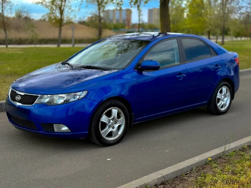 🚙марка: kia cerato ⚙️двигатель:1.6 ⛽️вид топлива:бензин 📅год выпуска:2010 💴цена:785.000.руб(торг-обмен) 🗺️пробег:200.000 км 📦:кпп :механика:6 ступенчатая в продаже надёжно корейский автомобиль в хорошем состоянии вложений никаких не требует весь в заводском окрасе за исключением одного элемента стекла все родные по кузову нету ни жучков ни рыжиков выглядит как на фото автомобиль прошел недавно то техническая часть вся на отлично по комплектации четыре стеклоподъемника электро зеркала датчик дождя датчик света передний подогрева сидений 2 ключа 🔑 все остальные доп вопросы 📞 звоните: пишите +79495000534 есть telegram 📍•город мариуполь - фотография - 3