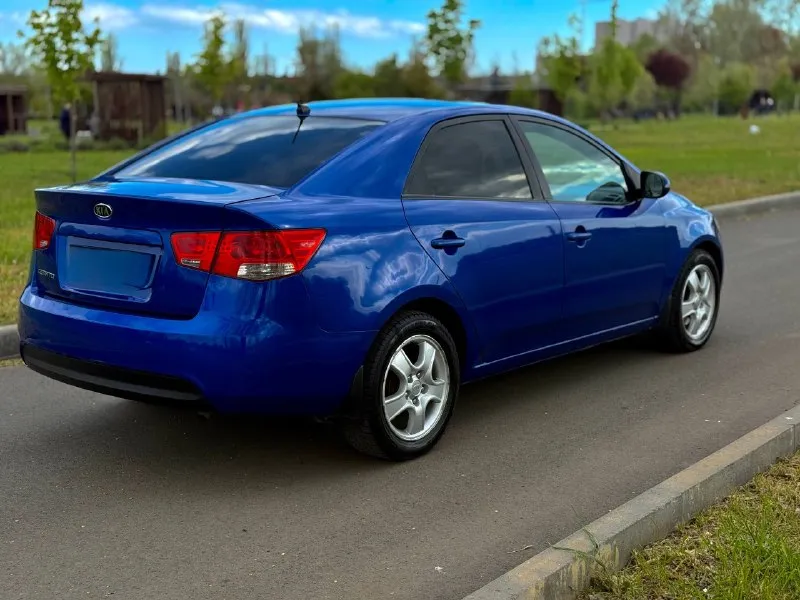 🚙марка: kia cerato ⚙️двигатель:1.6 ⛽️вид топлива:бензин 📅год выпуска:2010 💴цена:785.000.руб(торг-обмен) 🗺️пробег:200.000 км 📦:кпп :механика:6 ступенчатая в продаже надёжно корейский автомобиль в хорошем состоянии вложений никаких не требует весь в заводском окрасе за исключением одного элемента стекла все родные по кузову нету ни жучков ни рыжиков выглядит как на фото автомобиль прошел недавно то техническая часть вся на отлично по комплектации четыре стеклоподъемника электро зеркала датчик дождя датчик света передний подогрева сидений 2 ключа 🔑 все остальные доп вопросы 📞 звоните: пишите +79495000534 есть telegram 📍•город мариуполь - фотография - 5
