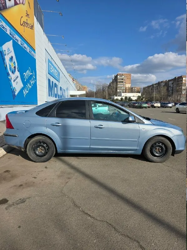 Ford focus 2, дорестайлинг, 2005 г. в. , 1.6 л, 115 л. с. , мкпп. комплектация: • кондиционер (рабочий, заправлен, пройдена полная диагностика летом 2024 года); • гур (был заменён вместе с приводными ремнями); • эсп передние; • электрорегулировка зеркал; • центральный замок; • штатная сигнализация (с датчиком объема); • блокировка замков задних дверей (с ключа); • мультируль с регулировкой по высоте и вылету; • штатная магнитола (с кодом) + планшет; • бортовой компьютер; • микролифт водительского сиденья; • обогрев заднего стекла; • птф; штампы r15 на летней резине, три ключа. продажа с полным переоформлением, я собственник, без штрафов и арестов. за время владения авто многое было заменено, обслужено. из последних работ - слесарные (замена порогов, варка арки), обновление лкп, переборка двигателя. имеются на всё чеки, заказы-наряды. за подробной информацией общаться в лс, +79493230942 цена - 450 000₽ 📞 звоните: +7(949)3230942 - фотография - 2