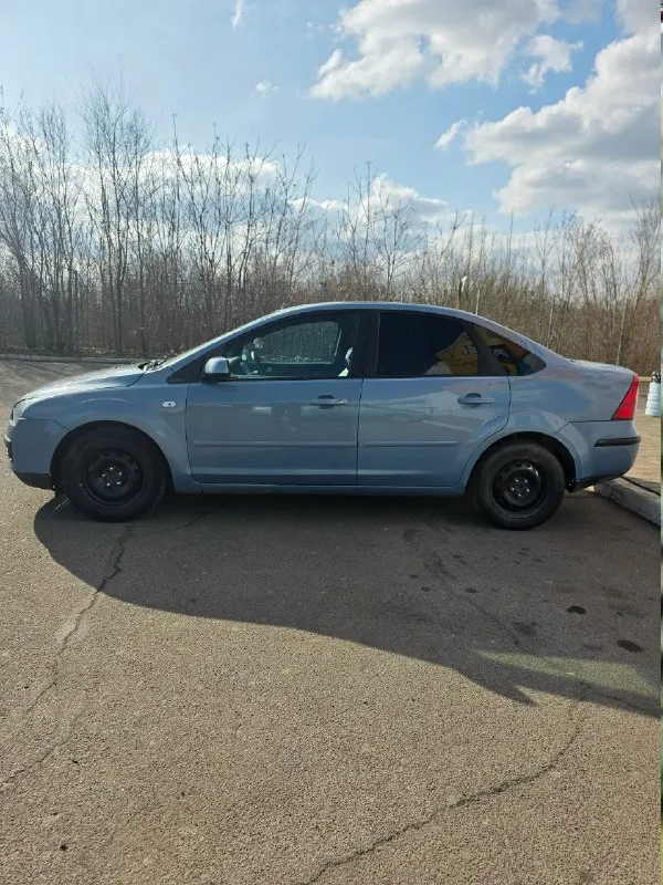 Ford focus 2, дорестайлинг, 2005 г. в. , 1.6 л, 115 л. с. , мкпп. комплектация: • кондиционер (рабочий, заправлен, пройдена полная диагностика летом 2024 года); • гур (был заменён вместе с приводными ремнями); • эсп передние; • электрорегулировка зеркал; • центральный замок; • штатная сигнализация (с датчиком объема); • блокировка замков задних дверей (с ключа); • мультируль с регулировкой по высоте и вылету; • штатная магнитола (с кодом) + планшет; • бортовой компьютер; • микролифт водительского сиденья; • обогрев заднего стекла; • птф; штампы r15 на летней резине, три ключа. продажа с полным переоформлением, я собственник, без штрафов и арестов. за время владения авто многое было заменено, обслужено. из последних работ - слесарные (замена порогов, варка арки), обновление лкп, переборка двигателя. имеются на всё чеки, заказы-наряды. за подробной информацией общаться в лс, +79493230942 цена - 450 000₽ 📞 звоните: +7(949)3230942 - фотография - 5