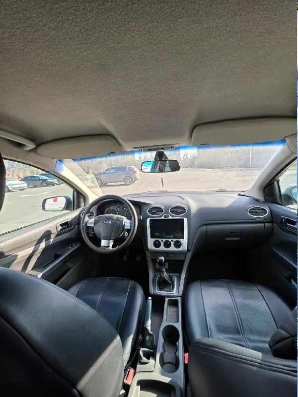 Ford focus 2, дорестайлинг, 2005 г. в. , 1.6 л, 115 л. с. , мкпп. комплектация: • кондиционер (рабочий, заправлен, пройдена полная диагностика летом 2024 года); • гур (был заменён вместе с приводными ремнями); • эсп передние; • электрорегулировка зеркал; • центральный замок; • штатная сигнализация (с датчиком объема); • блокировка замков задних дверей (с ключа); • мультируль с регулировкой по высоте и вылету; • штатная магнитола (с кодом) + планшет; • бортовой компьютер; • микролифт водительского сиденья; • обогрев заднего стекла; • птф; штампы r15 на летней резине, три ключа. продажа с полным переоформлением, я собственник, без штрафов и арестов. за время владения авто многое было заменено, обслужено. из последних работ - слесарные (замена порогов, варка арки), обновление лкп, переборка двигателя. имеются на всё чеки, заказы-наряды. за подробной информацией общаться в лс, +79493230942 цена - 450 000₽ 📞 звоните: +7(949)3230942 - фотография - 7