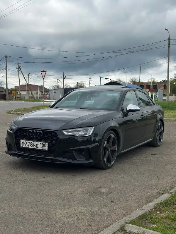 Audi s4 2018 года 130 тыс. покупал на пробеге 50 тыс. пробег с момента покупки весь трасса, машина ездила дышала, а не каталась в городе от светофора до светофора ( для убедительности можно посмотреть адаптацию коробки или долговременную память ) 3 литра бензин 354 силы полный привод замена масла строго каждые 6 тыс. км лил motul 5w30 фильтра все оригинал топливо лукойл 100 по машине менялось: 1. все передние сайлент блоки в количестве 10 шт оригинал 2. был заменен масляный стакан на новый оригинальный последней ревизии + был заглушен масляный термостат 3.заменили масло в коробке редукторах и раздатке, масло и поддон с фильром строго оригинал 4.машина вся в круг в дорогой пленке ( молекула дорогая пленка на которой не видно шагрени, максимально четкая и глубокая передача цвета ) + недавно была выполнена полировка и нанесена керамика, а также была поклеена в круг атермальная пленка 5.на пробеге 90 тыс были заменены свечи и антифриз все исключительно оригинал 📞 звоните: +7(949)3079486 - фотография - 2