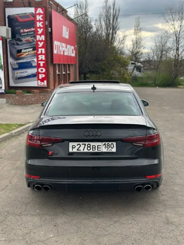 Audi s4 2018 года 130 тыс. покупал на пробеге 50 тыс. пробег с момента покупки весь трасса, машина ездила дышала, а не каталась в городе от светофора до светофора ( для убедительности можно посмотреть адаптацию коробки или долговременную память ) 3 литра бензин 354 силы полный привод замена масла строго каждые 6 тыс. км лил motul 5w30 фильтра все оригинал топливо лукойл 100 по машине менялось: 1. все передние сайлент блоки в количестве 10 шт оригинал 2. был заменен масляный стакан на новый оригинальный последней ревизии + был заглушен масляный термостат 3.заменили масло в коробке редукторах и раздатке, масло и поддон с фильром строго оригинал 4.машина вся в круг в дорогой пленке ( молекула дорогая пленка на которой не видно шагрени, максимально четкая и глубокая передача цвета ) + недавно была выполнена полировка и нанесена керамика, а также была поклеена в круг атермальная пленка 5.на пробеге 90 тыс были заменены свечи и антифриз все исключительно оригинал 📞 звоните: +7(949)3079486 - фотография - 4