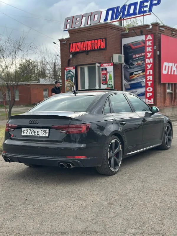 Audi s4 2018 года 130 тыс. покупал на пробеге 50 тыс. пробег с момента покупки весь трасса, машина ездила дышала, а не каталась в городе от светофора до светофора ( для убедительности можно посмотреть адаптацию коробки или долговременную память ) 3 литра бензин 354 силы полный привод замена масла строго каждые 6 тыс. км лил motul 5w30 фильтра все оригинал топливо лукойл 100 по машине менялось: 1. все передние сайлент блоки в количестве 10 шт оригинал 2. был заменен масляный стакан на новый оригинальный последней ревизии + был заглушен масляный термостат 3.заменили масло в коробке редукторах и раздатке, масло и поддон с фильром строго оригинал 4.машина вся в круг в дорогой пленке ( молекула дорогая пленка на которой не видно шагрени, максимально четкая и глубокая передача цвета ) + недавно была выполнена полировка и нанесена керамика, а также была поклеена в круг атермальная пленка 5.на пробеге 90 тыс были заменены свечи и антифриз все исключительно оригинал 📞 звоните: +7(949)3079486 - фотография - 8
