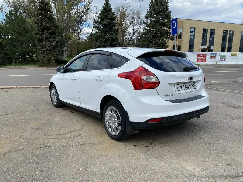 Ford focus 3 1.6 автомат 2012г максимальная комплектация (titanium): - мультируль - климат контроль - подогрев сидений - подогрев лобового, заднего стекла и зеркал - абс, стабилизация - автосвет - регулировка руля во всех положениях - лифт сидений мотор и коробка без нареканий, коробка контрактная, пробег 60тыс км. на ходу каждый день, своевременно обслуживалась. ходовая мягкая, без стуков, полностью обслужена. небольшие нарекания по кузову и требует замены ролик кондиционера. продаю пока продается интересующий меня автомобиль. пробег: 300тыс км торг на месте, обмен не рассматриваю 660 тыс руб, +79494169103 данил макеевка 📞 звоните: +7(949)4169103 - фотография - 2