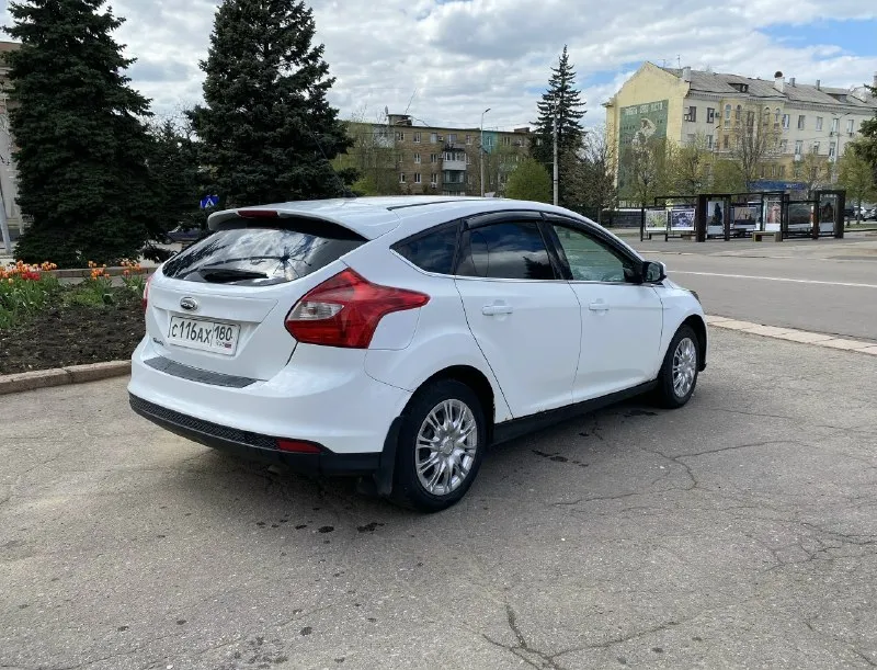 Ford focus 3 1.6 автомат 2012г максимальная комплектация (titanium): - мультируль - климат контроль - подогрев сидений - подогрев лобового, заднего стекла и зеркал - абс, стабилизация - автосвет - регулировка руля во всех положениях - лифт сидений мотор и коробка без нареканий, коробка контрактная, пробег 60тыс км. на ходу каждый день, своевременно обслуживалась. ходовая мягкая, без стуков, полностью обслужена. небольшие нарекания по кузову и требует замены ролик кондиционера. продаю пока продается интересующий меня автомобиль. пробег: 300тыс км торг на месте, обмен не рассматриваю 660 тыс руб, +79494169103 данил макеевка 📞 звоните: +7(949)4169103 - фотография - 3