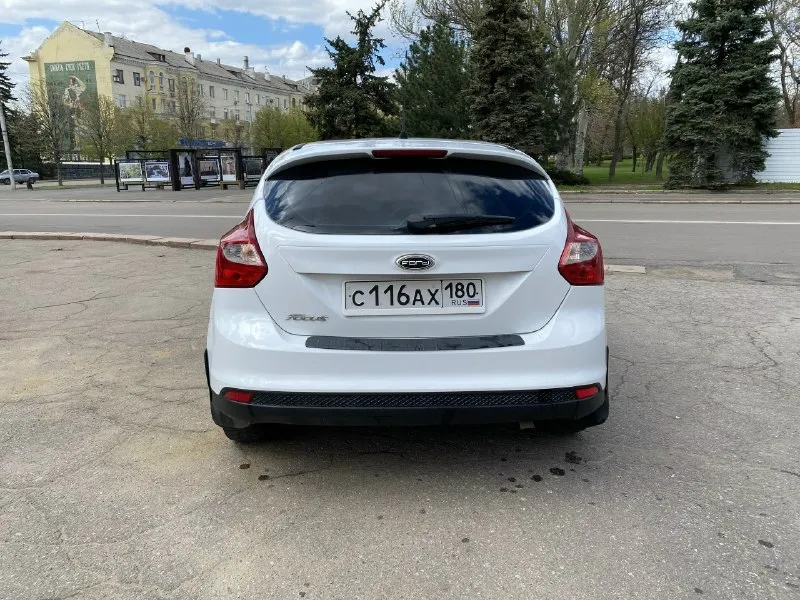 Ford focus 3 1.6 автомат 2012г максимальная комплектация (titanium): - мультируль - климат контроль - подогрев сидений - подогрев лобового, заднего стекла и зеркал - абс, стабилизация - автосвет - регулировка руля во всех положениях - лифт сидений мотор и коробка без нареканий, коробка контрактная, пробег 60тыс км. на ходу каждый день, своевременно обслуживалась. ходовая мягкая, без стуков, полностью обслужена. небольшие нарекания по кузову и требует замены ролик кондиционера. продаю пока продается интересующий меня автомобиль. пробег: 300тыс км торг на месте, обмен не рассматриваю 660 тыс руб, +79494169103 данил макеевка 📞 звоните: +7(949)4169103 - фотография - 4