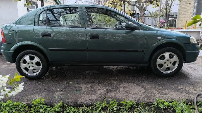 Продам opel astra g 2001год. "пригнан с германии в 2021 году" движок1.6 102л. с, миханика. пробег 265тыс. заменены:колодки, фильтра, подшипники, рулевые тяги и наконечники, масло, задние стойки стабилизатора, задние проставки под пружины, передние пружины, подушки двигателя в круг, выхлопная система полностью. по кузову(металу) все отлично, гнили нет. был крашен вкруг в 2022.машина в отличном состоянии, салон в порядке, сел и поехал. на данный момент машина на зимней липучке на докат, новую летнюю резину отдаю в придачу. с документами всё в порядке, я хозяин, остальная интересующая информация у капота. цена 400000т. р. находится в г. ждановка днр тел:+79498581572(миранда) +79494650883(феникс) максим. 📞 звоните: +7(949)8581572 - фотография - 2