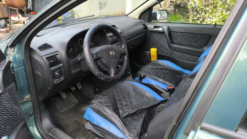 Продам opel astra g 2001год. "пригнан с германии в 2021 году" движок1.6 102л. с, миханика. пробег 265тыс. заменены:колодки, фильтра, подшипники, рулевые тяги и наконечники, масло, задние стойки стабилизатора, задние проставки под пружины, передние пружины, подушки двигателя в круг, выхлопная система полностью. по кузову(металу) все отлично, гнили нет. был крашен вкруг в 2022.машина в отличном состоянии, салон в порядке, сел и поехал. на данный момент машина на зимней липучке на докат, новую летнюю резину отдаю в придачу. с документами всё в порядке, я хозяин, остальная интересующая информация у капота. цена 400000т. р. находится в г. ждановка днр тел:+79498581572(миранда) +79494650883(феникс) максим. 📞 звоните: +7(949)8581572 - фотография - 4