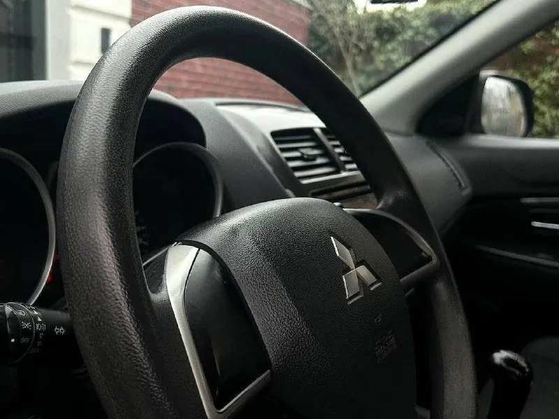 Продам mitsubishi asx рестайлинг год выпуска:2015 объём двигателя:1.6.v16 кпп механическая родной пробег:115.000 км один собственник авто в родном окрасе, без дтп! состояние кузова идеальное, рыжиков корозии и прочих нюансов нет, все технические обслуживания проводились исключительно у официального дилера, с соблюдением всех сроков. авто в отличном состоянии, как технически, так и визуально. комплектация: бортовой компьютер, подогрев сидений,4 стеклоподъемника, кондиционер, электро зеркала, противотуманные фары, подогрев стекл, камера заднего вида, abs esp, aux bluetooth, полный комплект ключей и много чего прочего для комфортного вождения два комплекта резины с дисками! по документам любой вид оформления автотека кристально чистая✅ цена:1.025.000 г. донецк номер телефона: +7949-126-88-71 - фотография - 7