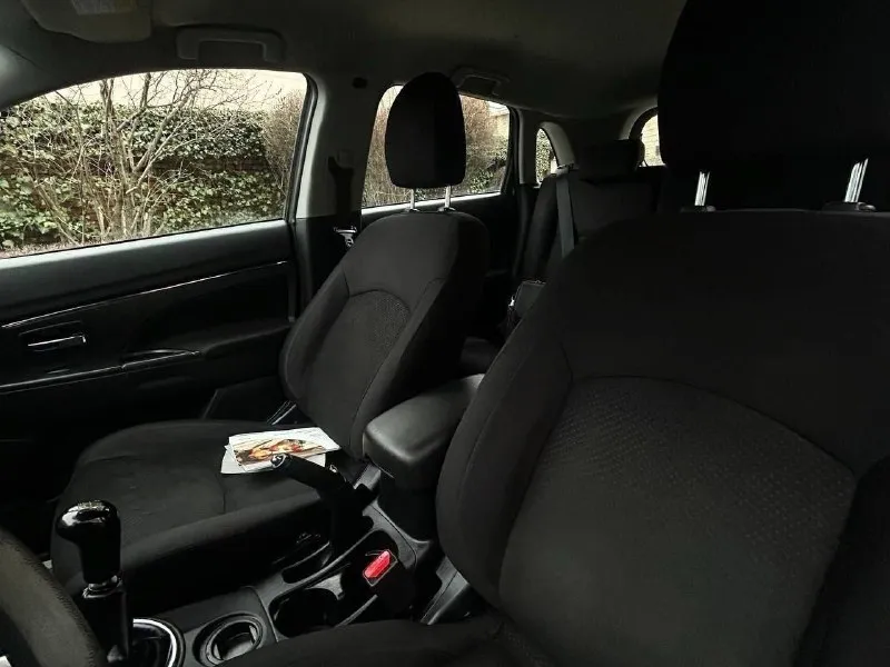 Продам mitsubishi asx рестайлинг год выпуска:2015 объём двигателя:1.6.v16 кпп механическая родной пробег:115.000 км один собственник авто в родном окрасе, без дтп! состояние кузова идеальное, рыжиков корозии и прочих нюансов нет, все технические обслуживания проводились исключительно у официального дилера, с соблюдением всех сроков. авто в отличном состоянии, как технически, так и визуально. комплектация: бортовой компьютер, подогрев сидений,4 стеклоподъемника, кондиционер, электро зеркала, противотуманные фары, подогрев стекл, камера заднего вида, abs esp, aux bluetooth, полный комплект ключей и много чего прочего для комфортного вождения два комплекта резины с дисками! по документам любой вид оформления автотека кристально чистая✅ цена:1.025.000 г. донецк номер телефона: +7949-126-88-71 - фотография - 8
