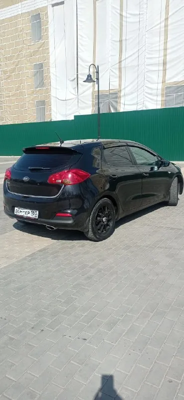 Киа сид 2014 года. 880₽ донецк. пробег оригинальный 170 т. не такси, не каршеринг, при осмотре покажем автотеку. отличное состояние, машина вся обслужена. по мотору и кузову проблем нет. двигатель работает отлично, без лишних шумов. кпп 6 ст механика, расход очень маленький. резвый и надежный автомобиль. все стекла заводские, включая лобовое. салон отличный, без дефектов. кондиционер работает. продажа от собственника. +79494850271 - фотография - 3