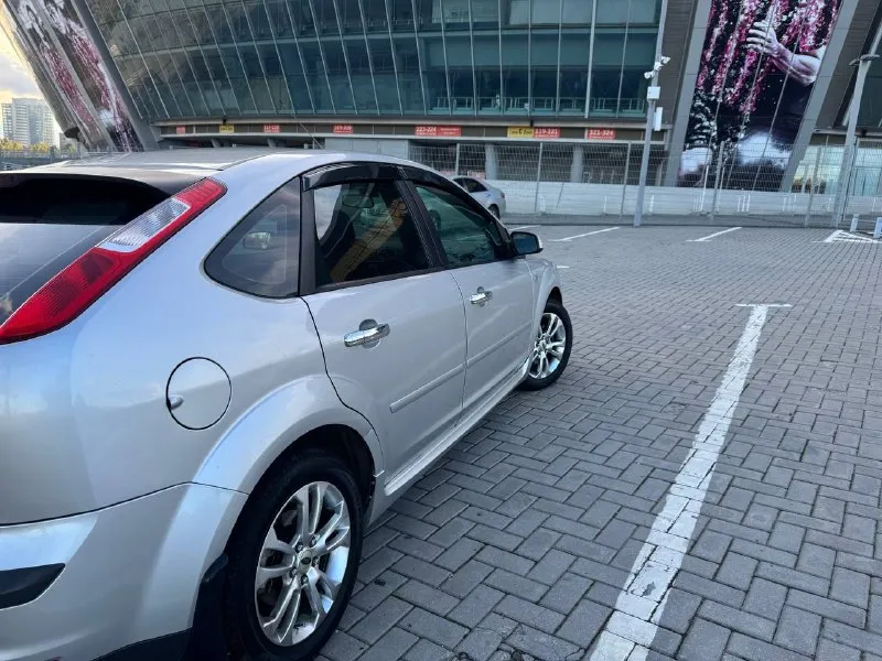 Продаю ford фокус (focus) 2007 1.6 мкпп, 115л. с. по машине было сделано очень много, сделал отдельный скрин, где все расписано по работам. машину действительно хорошо обслуживали, не жалели денег, менял масло каждые 8 тысяч (только равенол). установлены сразу после приобретения кожаные чехлы, которые до сих пор в отличном состоянии. по кузову красил левое заднее крыло и водительскую дверь в косметических целях (фото «до» покажу) стоит качественный свет (габариты, ближний, дальний, птф) с led лампами. фары отполированы и затянуты пленкой. пробег- 258тыс машина действительна в отличном состоянии, вложений не потребует, т. к все сделано, все по ней расскажу, сел и поехал. 585 тыс. торг уместен. звоните по номеру. магнитола стоит уже штатная, teyes вытащил +7(949)352-35-02 📲 tg: @serj1kkk 📞 +7(949)3523502 📲 tg: @serj1kkk 📞 звоните: +7(949)3523502 - фотография - 3