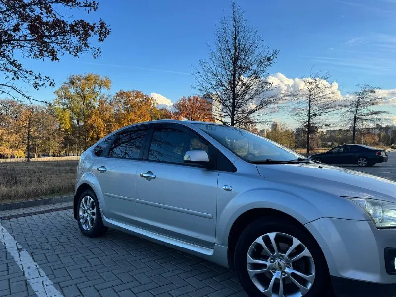 Продаю ford фокус (focus) 2007 1.6 мкпп, 115л. с. по машине было сделано очень много, сделал отдельный скрин, где все расписано по работам. машину действительно хорошо обслуживали, не жалели денег, менял масло каждые 8 тысяч (только равенол). установлены сразу после приобретения кожаные чехлы, которые до сих пор в отличном состоянии. по кузову красил левое заднее крыло и водительскую дверь в косметических целях (фото «до» покажу) стоит качественный свет (габариты, ближний, дальний, птф) с led лампами. фары отполированы и затянуты пленкой. пробег- 258тыс машина действительна в отличном состоянии, вложений не потребует, т. к все сделано, все по ней расскажу, сел и поехал. 585 тыс. торг уместен. звоните по номеру. магнитола стоит уже штатная, teyes вытащил +7(949)352-35-02 📲 tg: @serj1kkk 📞 +7(949)3523502 📲 tg: @serj1kkk 📞 звоните: +7(949)3523502 - фотография - 5