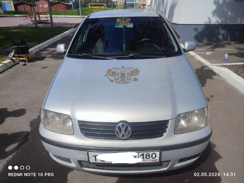 Продам volkswagen polo 1.4 хэтчбек.2000года, механика. собственник, машина в мариуполе. цена 220тыс. руб. ..торг. .+79498027784 - фотография - 1