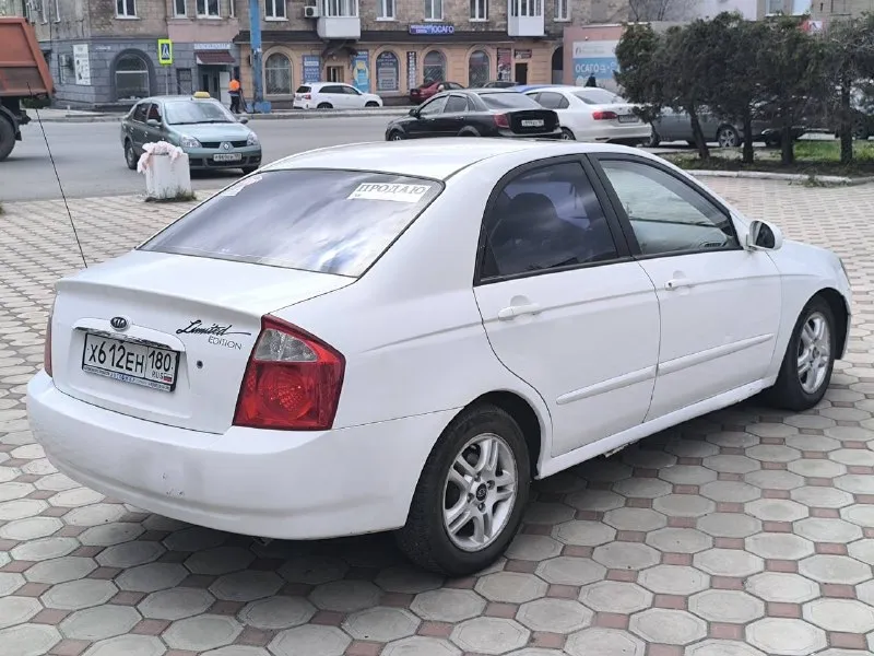 ! самый низ рынка ! цена 🎁: 410 000 рублей !!! продам kia cerato в идеальном техническом состоянии 2.0 газ/бензин на автомате ! +7949-426-09-30 автомобиль в идеальном техническом состоянии, вложений не требует от слова совсем! • двигатель работает идеально, масла фильтра поменяны. • коробка автомат, переключает идеально! без пинков, без рывков во всех режимах, также масло уже менялось! • ходовая вся новая! не торохтит, не тарабанит, а едет идеально, мягко и плавно! +7949-426-09-30 теперь перейдем к минусам. .. • кузов а хорошем состоянии, но начали гнить пороги. • лкп есть пару не красивых мелких моментов, но в глаза не бросается. +7949-426-09-30 комплектация: светлый велюровый салон, газ/бензин, автозапуск, климат контроль, подогрев сидений, сенсорная мультимедиа, весь свет led original, подогревы стекл, прогревы зеркал с электроприводом, люк и многое другое, . . в общем и целом о машине: красивый, комфортный, быстрый экономичный автомобиль, полностью обслуженный! +7949-426-09-30 енакиево возможна доставка в любой город днр - фотография - 3