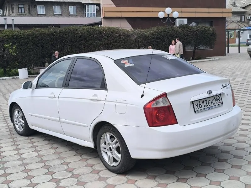 ! самый низ рынка ! цена 🎁: 410 000 рублей !!! продам kia cerato в идеальном техническом состоянии 2.0 газ/бензин на автомате ! +7949-426-09-30 автомобиль в идеальном техническом состоянии, вложений не требует от слова совсем! • двигатель работает идеально, масла фильтра поменяны. • коробка автомат, переключает идеально! без пинков, без рывков во всех режимах, также масло уже менялось! • ходовая вся новая! не торохтит, не тарабанит, а едет идеально, мягко и плавно! +7949-426-09-30 теперь перейдем к минусам. .. • кузов а хорошем состоянии, но начали гнить пороги. • лкп есть пару не красивых мелких моментов, но в глаза не бросается. +7949-426-09-30 комплектация: светлый велюровый салон, газ/бензин, автозапуск, климат контроль, подогрев сидений, сенсорная мультимедиа, весь свет led original, подогревы стекл, прогревы зеркал с электроприводом, люк и многое другое, . . в общем и целом о машине: красивый, комфортный, быстрый экономичный автомобиль, полностью обслуженный! +7949-426-09-30 енакиево возможна доставка в любой город днр - фотография - 4