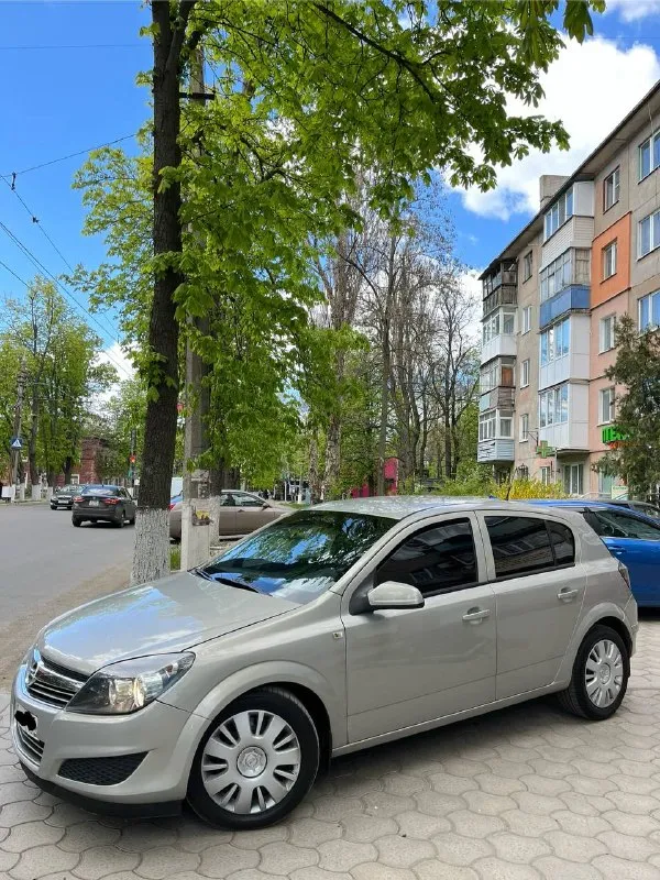 Продам или обмен opel astra h тех осмотр есть год 2008 пробег 235 000 тыс родной комплектация климат контроль abs круиз контроль мульти руль стеклоподъемники и много чего другого автомобиль в отличном состояние без вложений сел и поехал в любой рейс двигатель 1.6 тянет хорошо 👍 работает часики без лишних звуков коробка механика 5 ступка листает отлично не хрустит не выбивает ! ходовая часть на 5+ по кузову без гнили и ржавчины выглядит отлично, дно пороги все целое стаканы лонжероны целые в заводских герметиках салон чистый опрятный не прокуренный ! резина лето. машина действительно хорошая без каких то подводных камней ! все остальные вопросы по телефону цена авто 515 000 тысяч рублей реальному покупателю торг у капота ! возможен обмен номер для связи +79498339027 местный +79885305477 мтс +79494504360 телеграм звонить в любое время суток возможен пригон по договорённости - фотография - 1