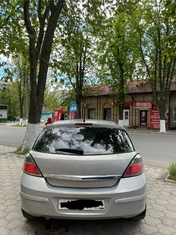 Продам или обмен opel astra h тех осмотр есть год 2008 пробег 235 000 тыс родной комплектация климат контроль abs круиз контроль мульти руль стеклоподъемники и много чего другого автомобиль в отличном состояние без вложений сел и поехал в любой рейс двигатель 1.6 тянет хорошо 👍 работает часики без лишних звуков коробка механика 5 ступка листает отлично не хрустит не выбивает ! ходовая часть на 5+ по кузову без гнили и ржавчины выглядит отлично, дно пороги все целое стаканы лонжероны целые в заводских герметиках салон чистый опрятный не прокуренный ! резина лето. машина действительно хорошая без каких то подводных камней ! все остальные вопросы по телефону цена авто 515 000 тысяч рублей реальному покупателю торг у капота ! возможен обмен номер для связи +79498339027 местный +79885305477 мтс +79494504360 телеграм звонить в любое время суток возможен пригон по договорённости - фотография - 3