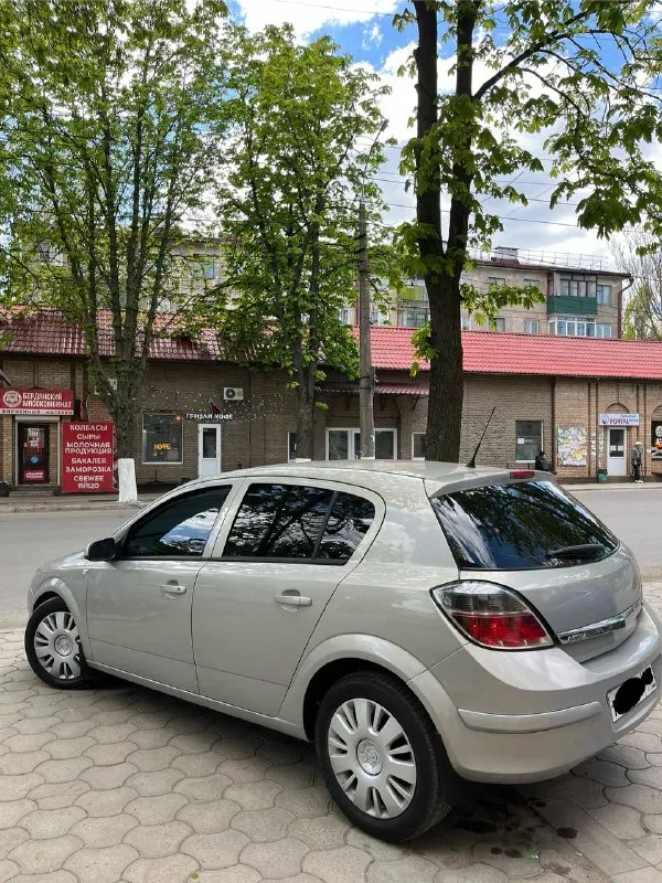 Продам или обмен opel astra h тех осмотр есть год 2008 пробег 235 000 тыс родной комплектация климат контроль abs круиз контроль мульти руль стеклоподъемники и много чего другого автомобиль в отличном состояние без вложений сел и поехал в любой рейс двигатель 1.6 тянет хорошо 👍 работает часики без лишних звуков коробка механика 5 ступка листает отлично не хрустит не выбивает ! ходовая часть на 5+ по кузову без гнили и ржавчины выглядит отлично, дно пороги все целое стаканы лонжероны целые в заводских герметиках салон чистый опрятный не прокуренный ! резина лето. машина действительно хорошая без каких то подводных камней ! все остальные вопросы по телефону цена авто 515 000 тысяч рублей реальному покупателю торг у капота ! возможен обмен номер для связи +79498339027 местный +79885305477 мтс +79494504360 телеграм звонить в любое время суток возможен пригон по договорённости - фотография - 4