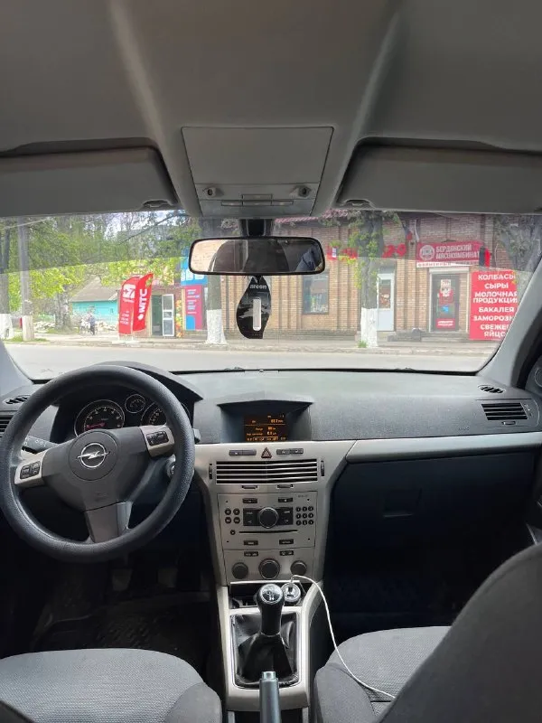 Продам или обмен opel astra h тех осмотр есть год 2008 пробег 235 000 тыс родной комплектация климат контроль abs круиз контроль мульти руль стеклоподъемники и много чего другого автомобиль в отличном состояние без вложений сел и поехал в любой рейс двигатель 1.6 тянет хорошо 👍 работает часики без лишних звуков коробка механика 5 ступка листает отлично не хрустит не выбивает ! ходовая часть на 5+ по кузову без гнили и ржавчины выглядит отлично, дно пороги все целое стаканы лонжероны целые в заводских герметиках салон чистый опрятный не прокуренный ! резина лето. машина действительно хорошая без каких то подводных камней ! все остальные вопросы по телефону цена авто 515 000 тысяч рублей реальному покупателю торг у капота ! возможен обмен номер для связи +79498339027 местный +79885305477 мтс +79494504360 телеграм звонить в любое время суток возможен пригон по договорённости - фотография - 7